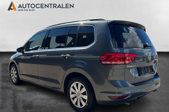 Grå VW Touran fra 2018
