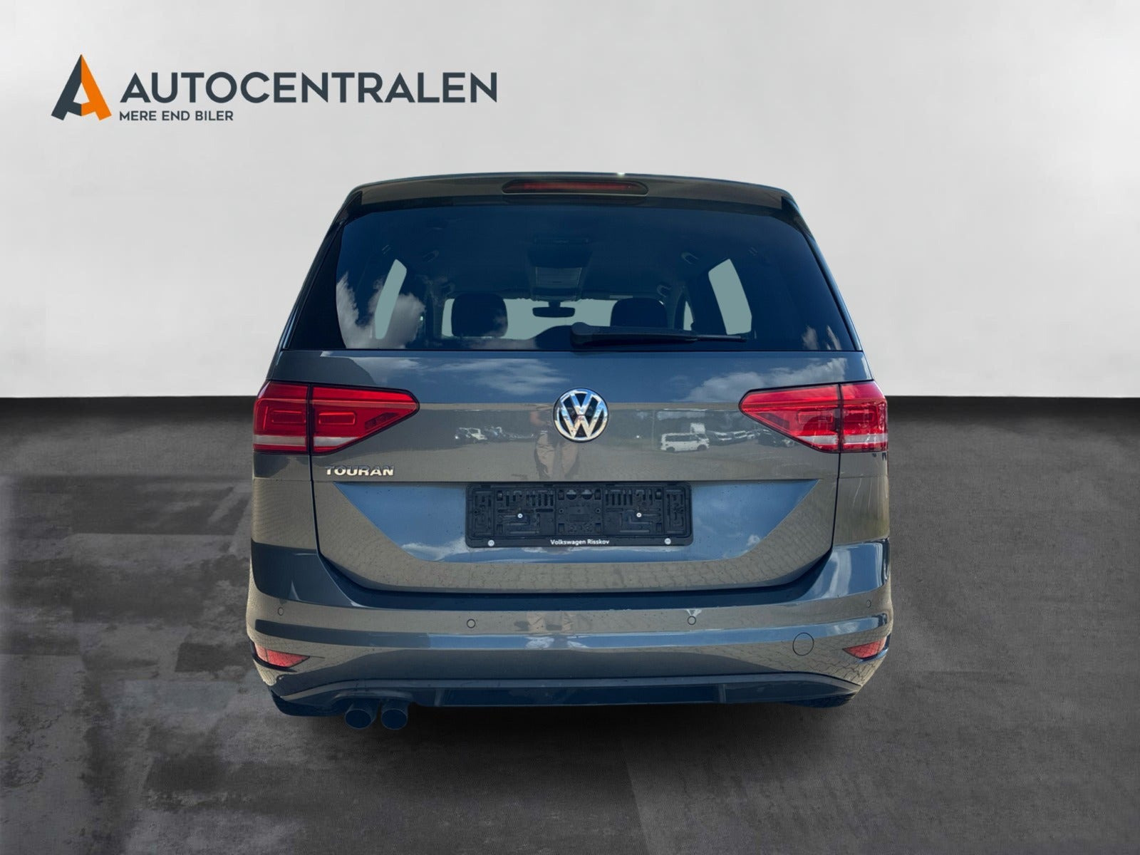 Grå VW Touran fra 2018