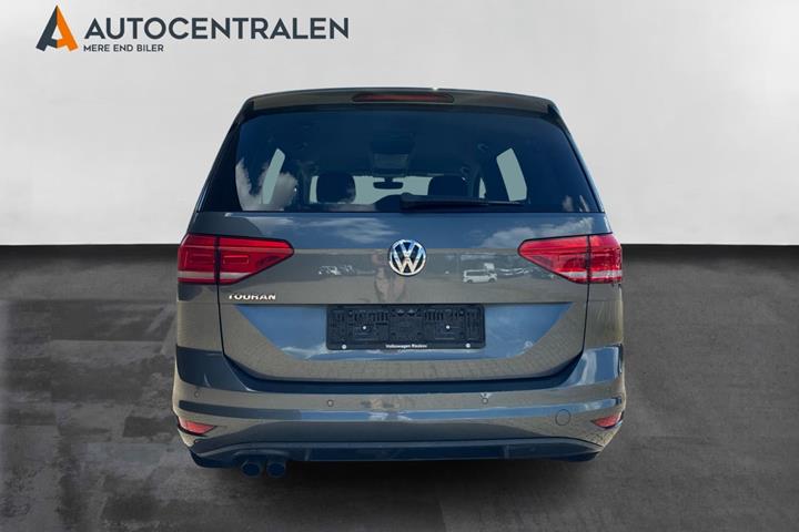 Grå VW Touran fra 2018