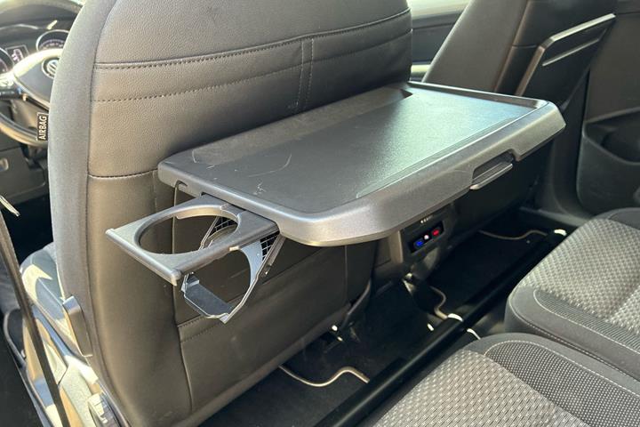 Grå VW Touran fra 2018