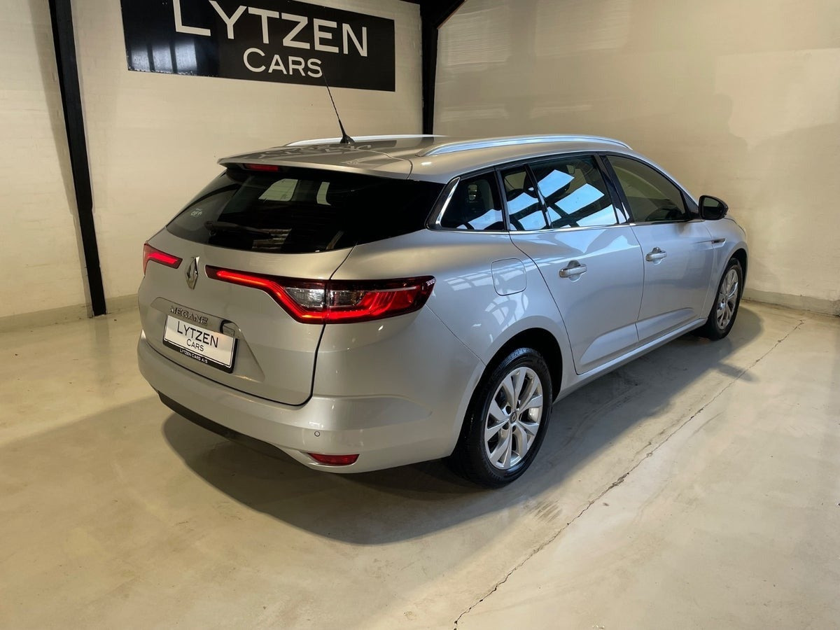 Sølv Renault Megane IV fra 2019