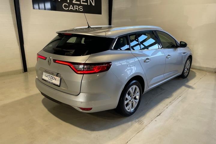 Sølv Renault Megane IV fra 2019