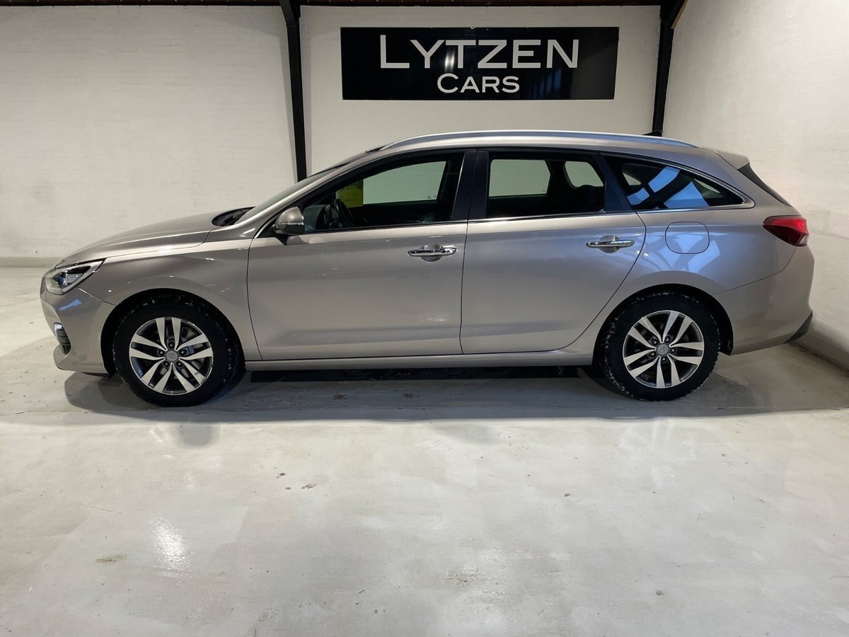 Beige Hyundai i30 fra 2018