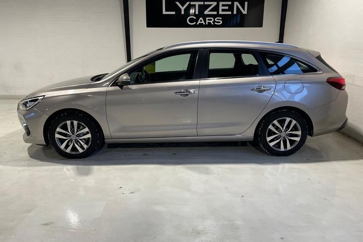 Beige Hyundai i30 fra 2018