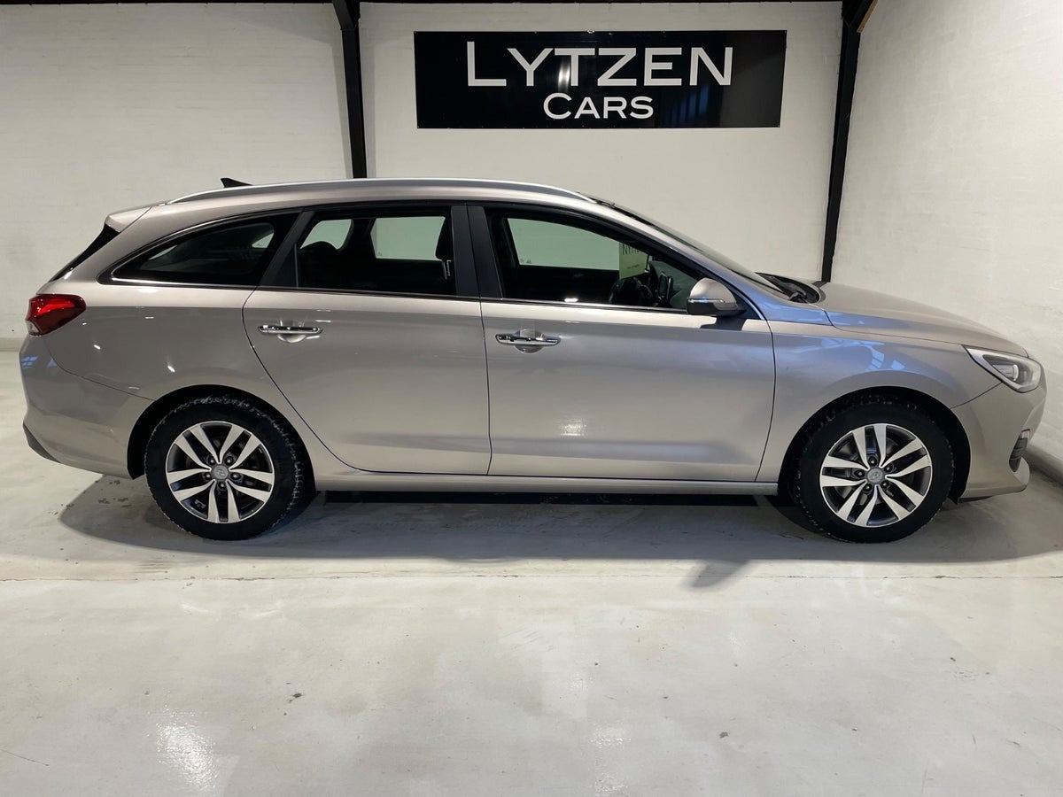 Beige Hyundai i30 fra 2018