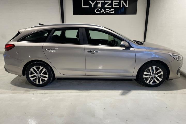 Beige Hyundai i30 fra 2018
