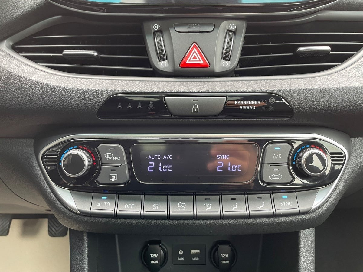 Beige Hyundai i30 fra 2018