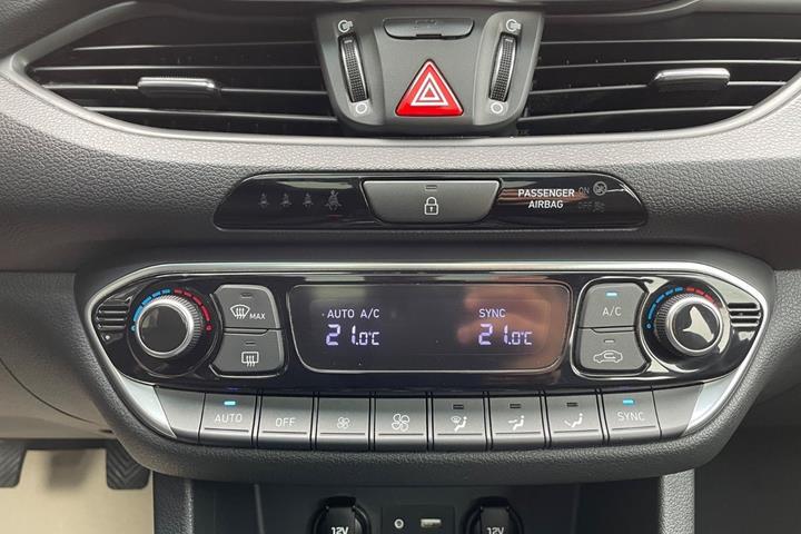 Beige Hyundai i30 fra 2018