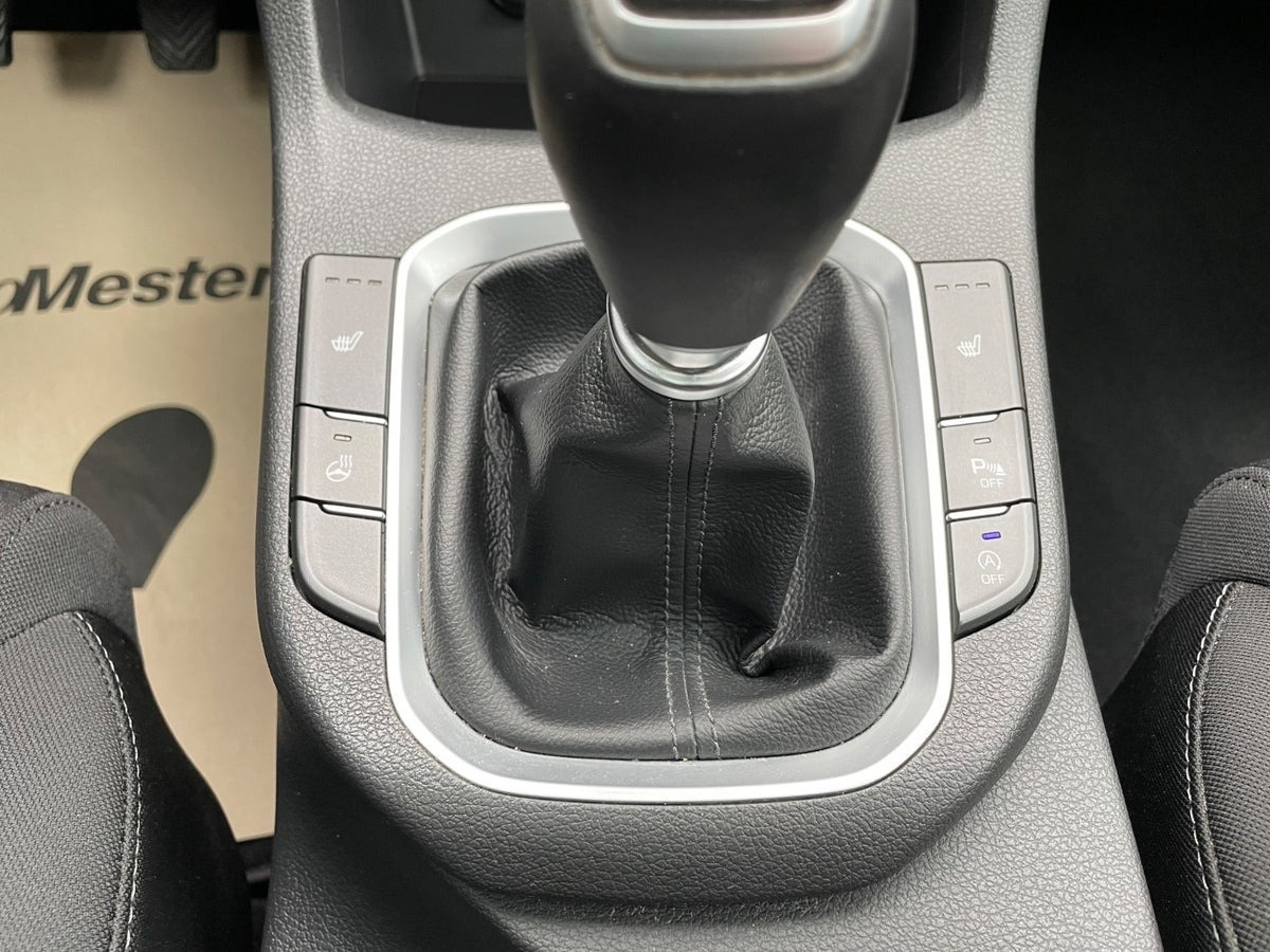 Beige Hyundai i30 fra 2018