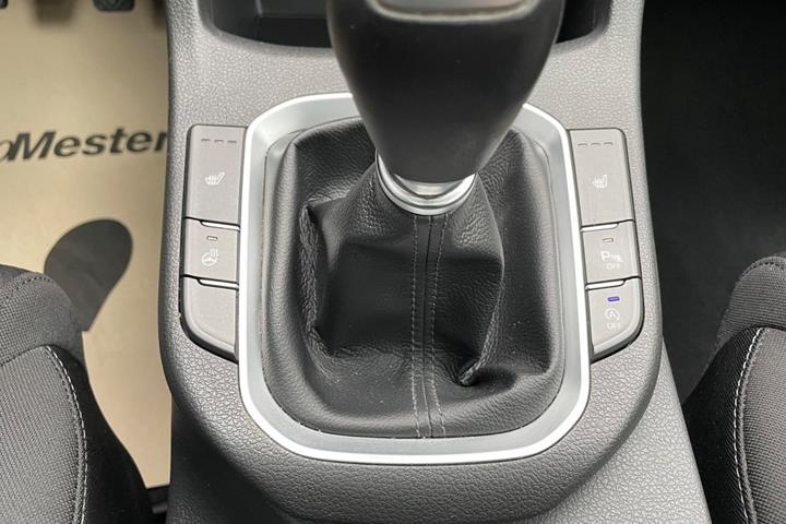 Beige Hyundai i30 fra 2018
