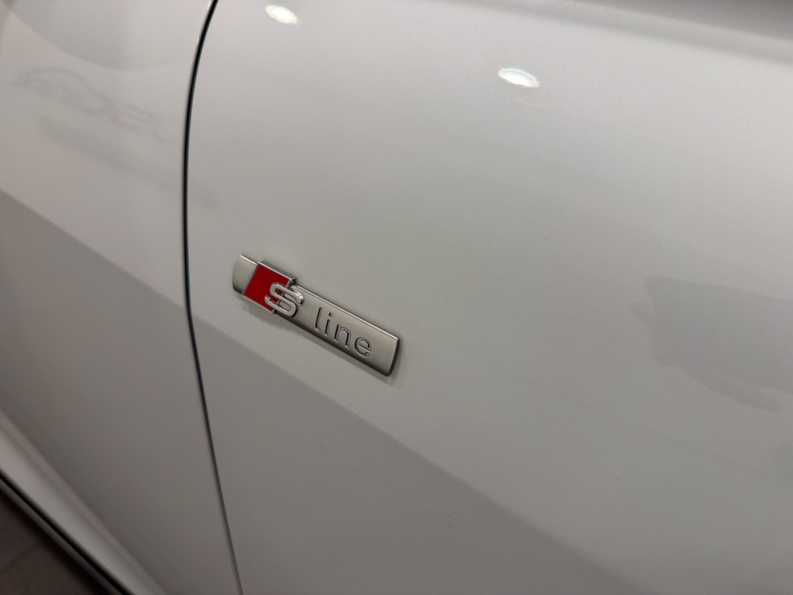 Hvid Audi Q4 e-tron fra 2024