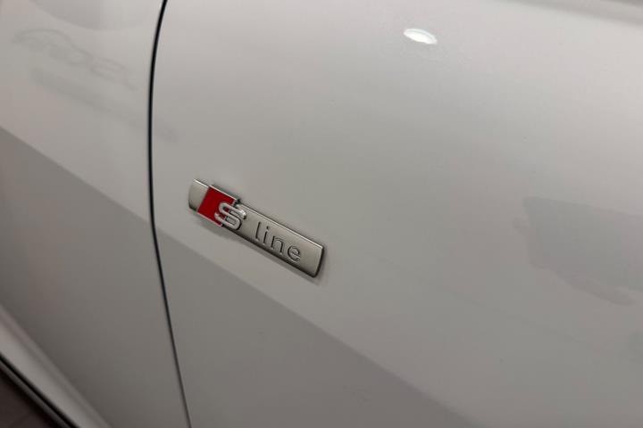 Hvid Audi Q4 e-tron fra 2024