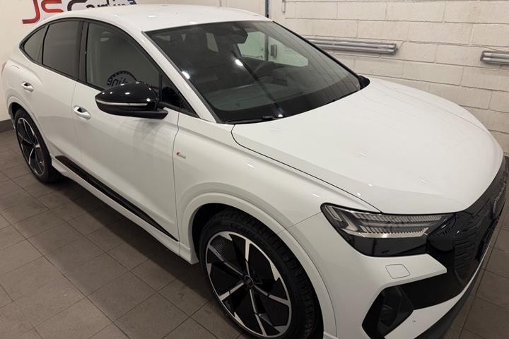 Hvid Audi Q4 e-tron fra 2024