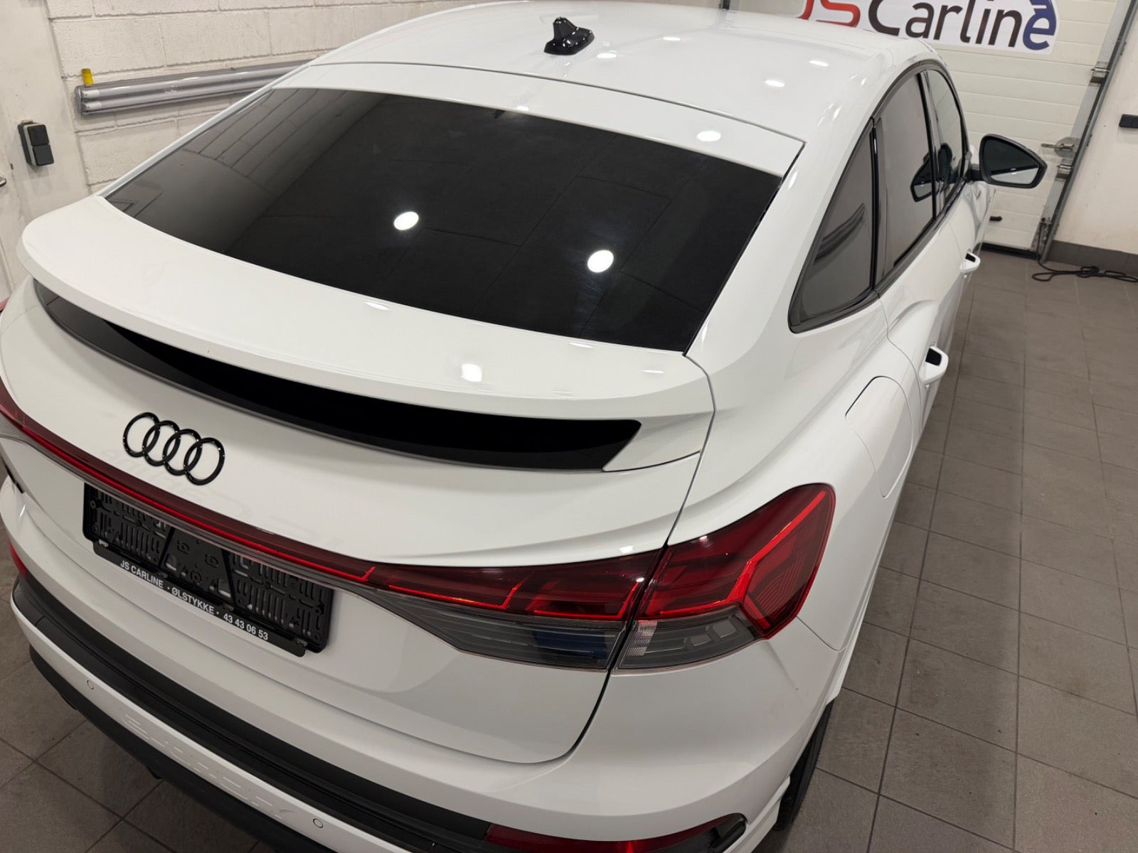 Hvid Audi Q4 e-tron fra 2024