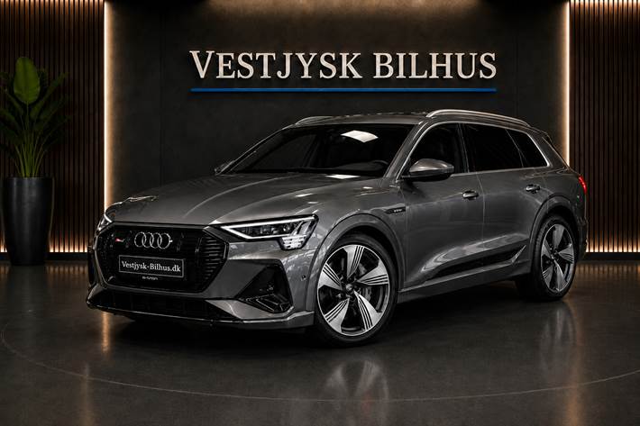 Grå Audi e-tron fra 2022 set udefra