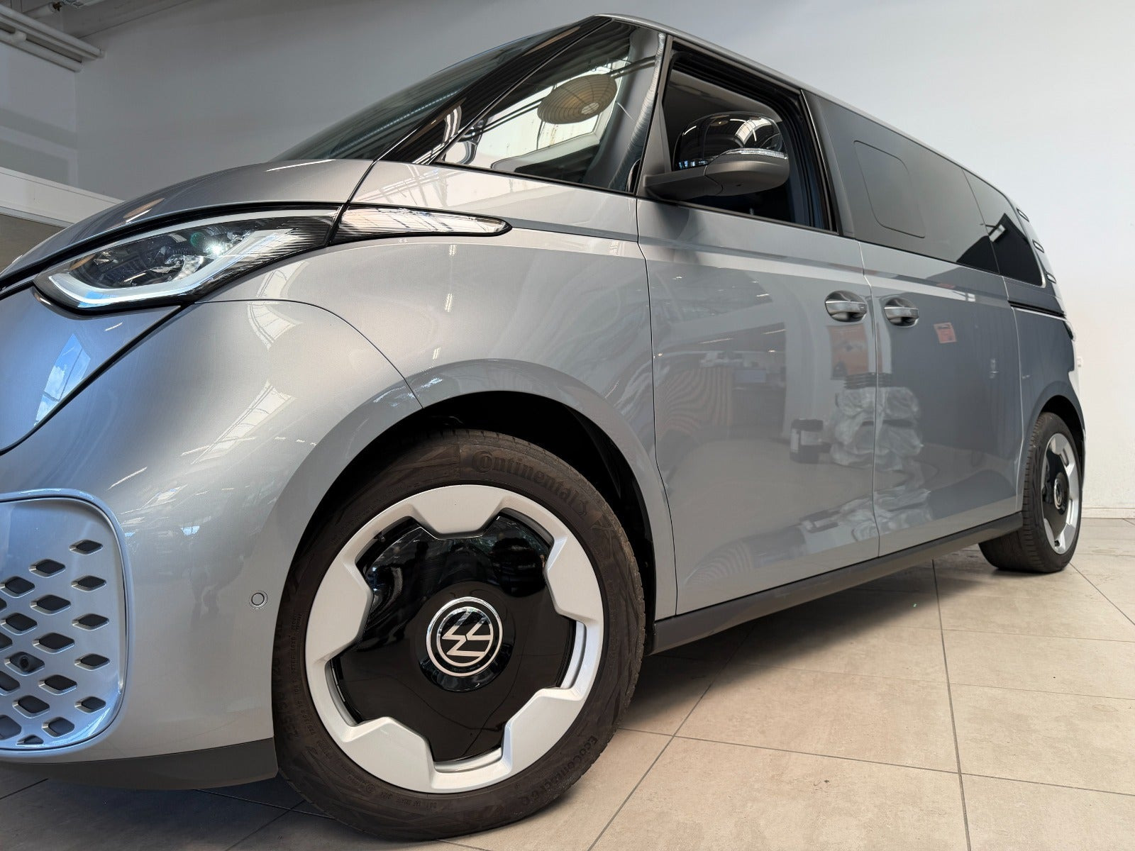 Grå VW ID.Buzz fra 2025