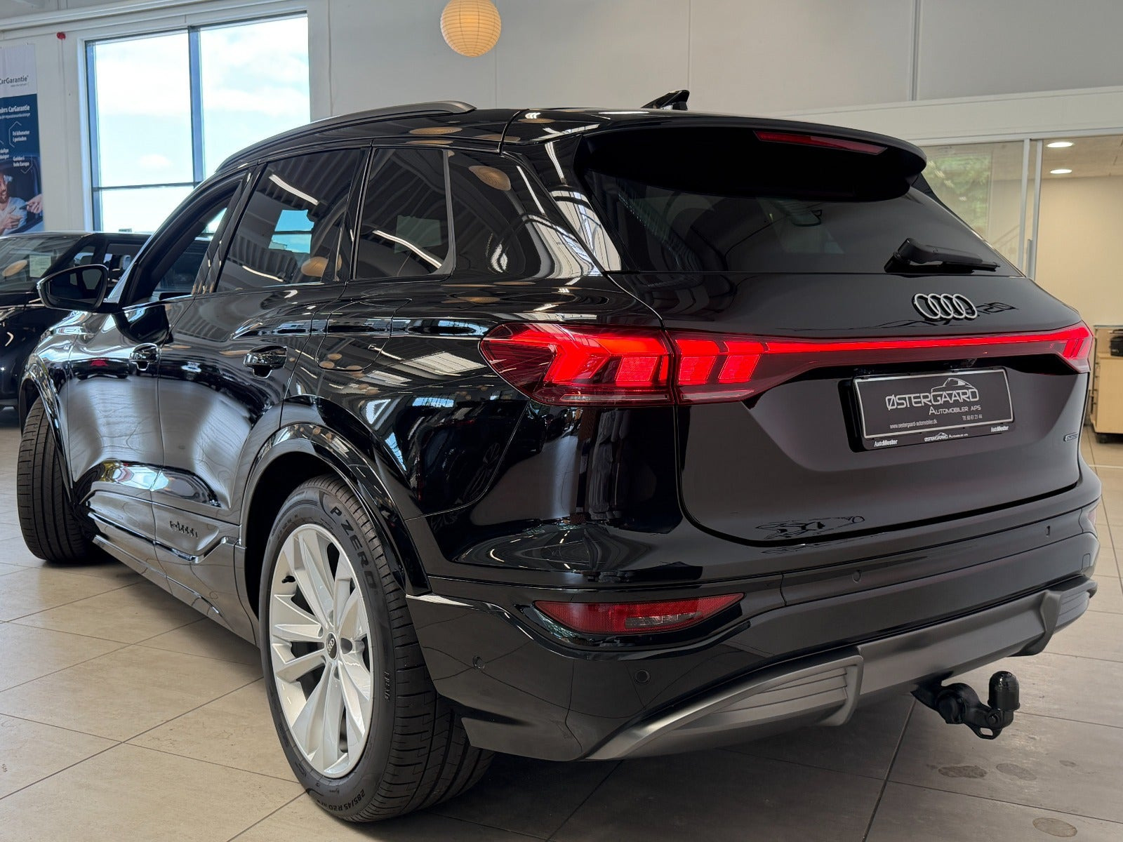 Sort Audi Q6 e-tron fra 2025