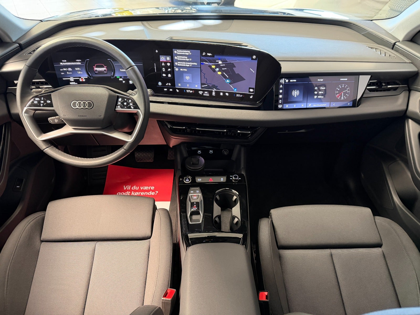 Sort Audi Q6 e-tron fra 2025
