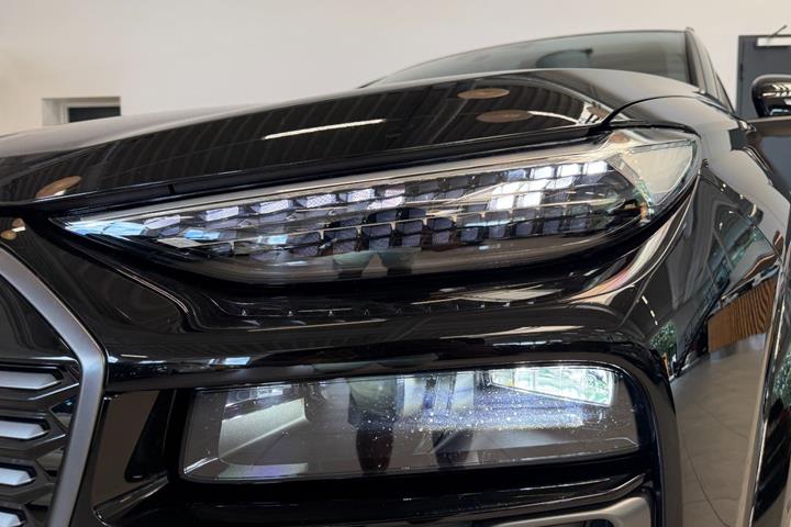 Sort Audi Q6 e-tron fra 2025