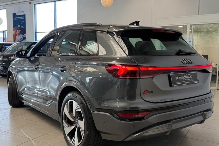 Grå Audi Q6 e-tron fra 2024