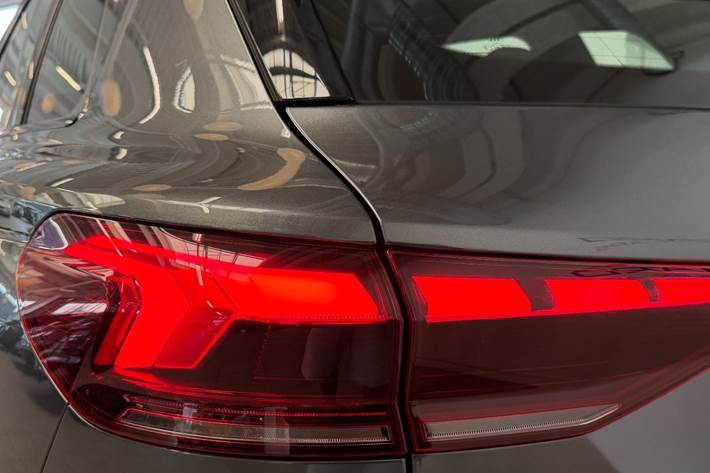 Grå Audi Q6 e-tron fra 2024
