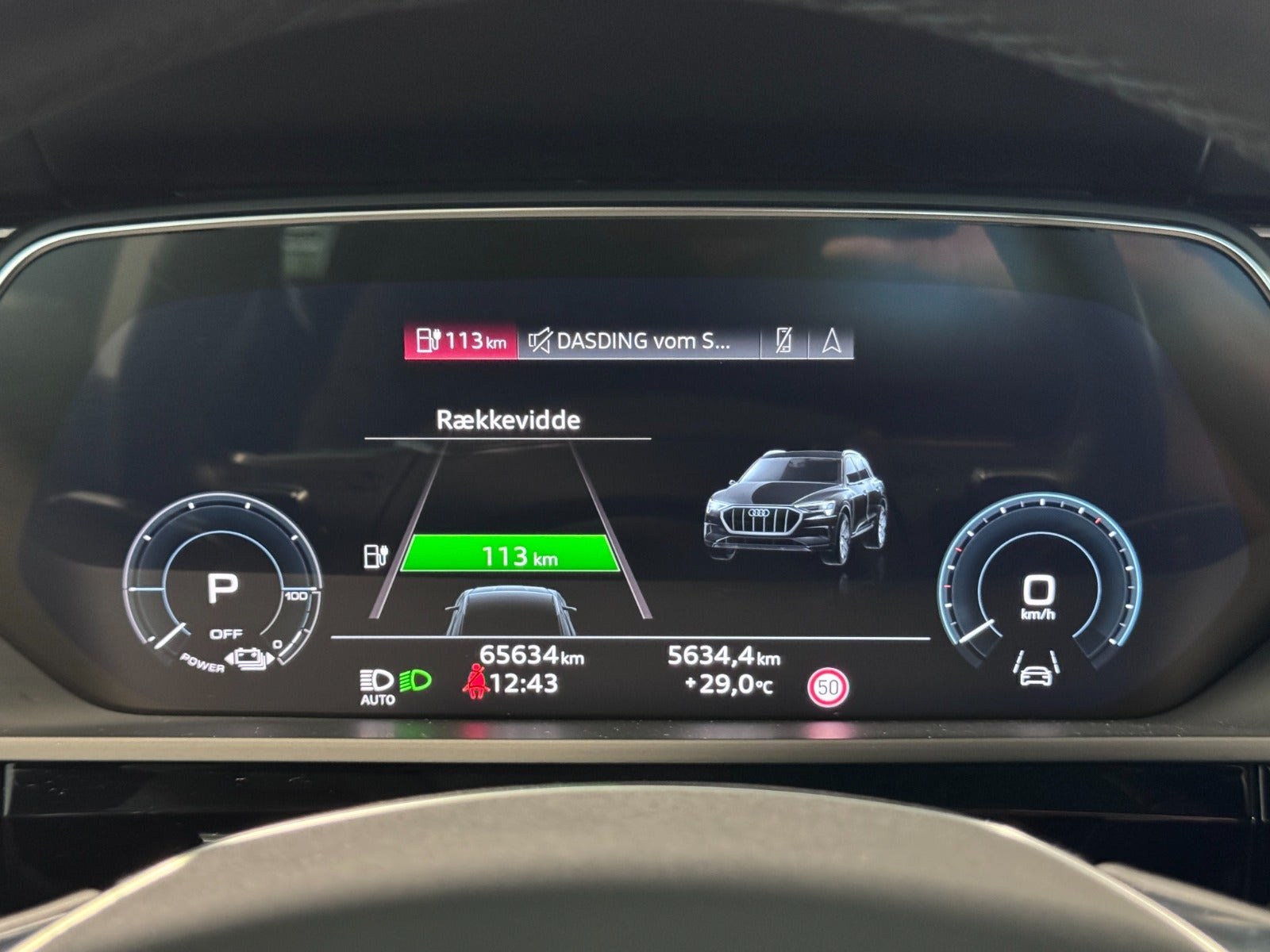 Grå Audi e-tron fra 2022
