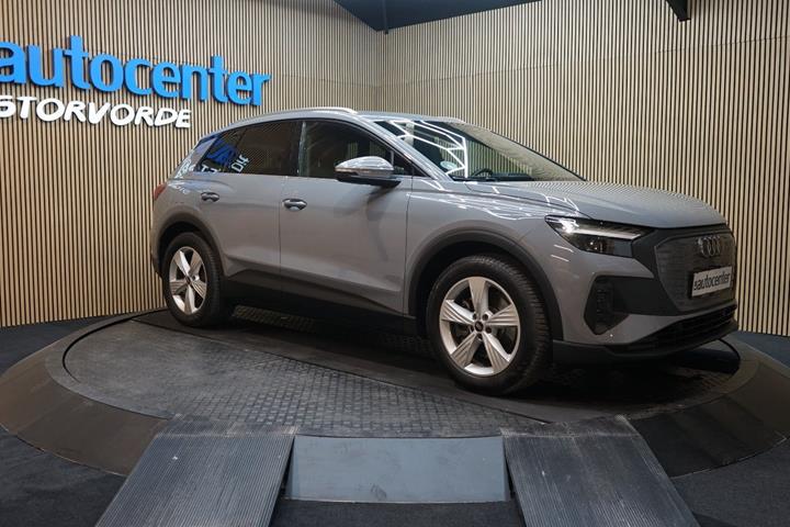 Grå Audi Q4 e-tron fra 2022 set udefra