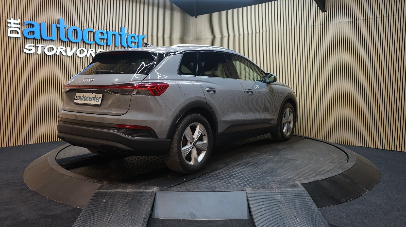Grå Audi Q4 e-tron fra 2022