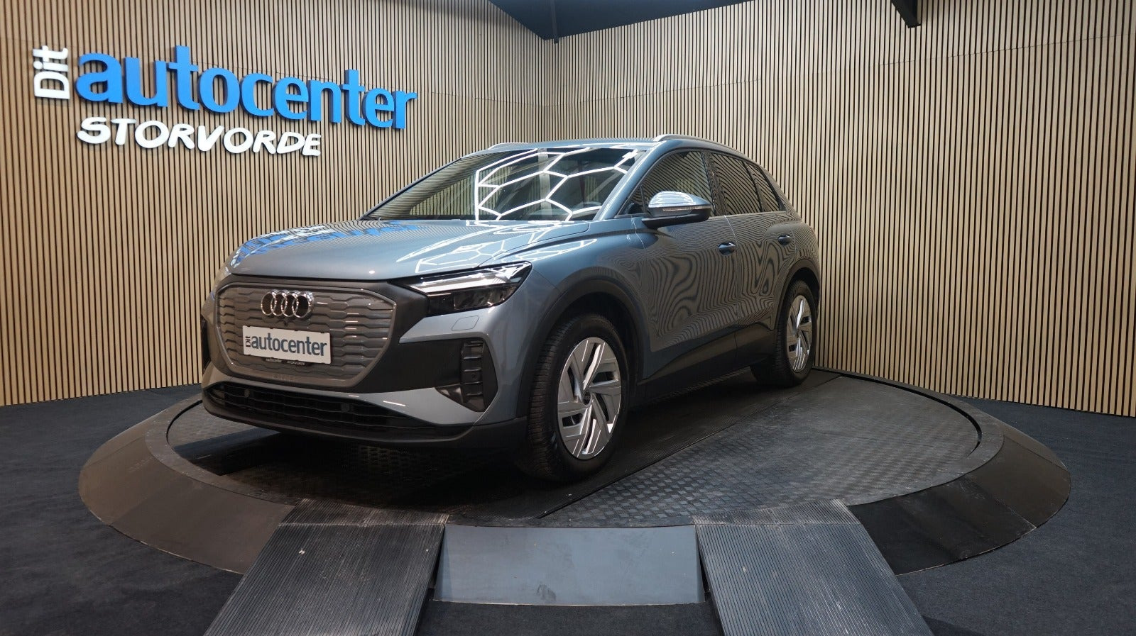 Blå Audi Q4 e-tron fra 2023