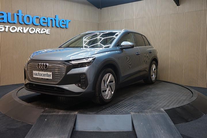 Blå Audi Q4 e-tron fra 2023