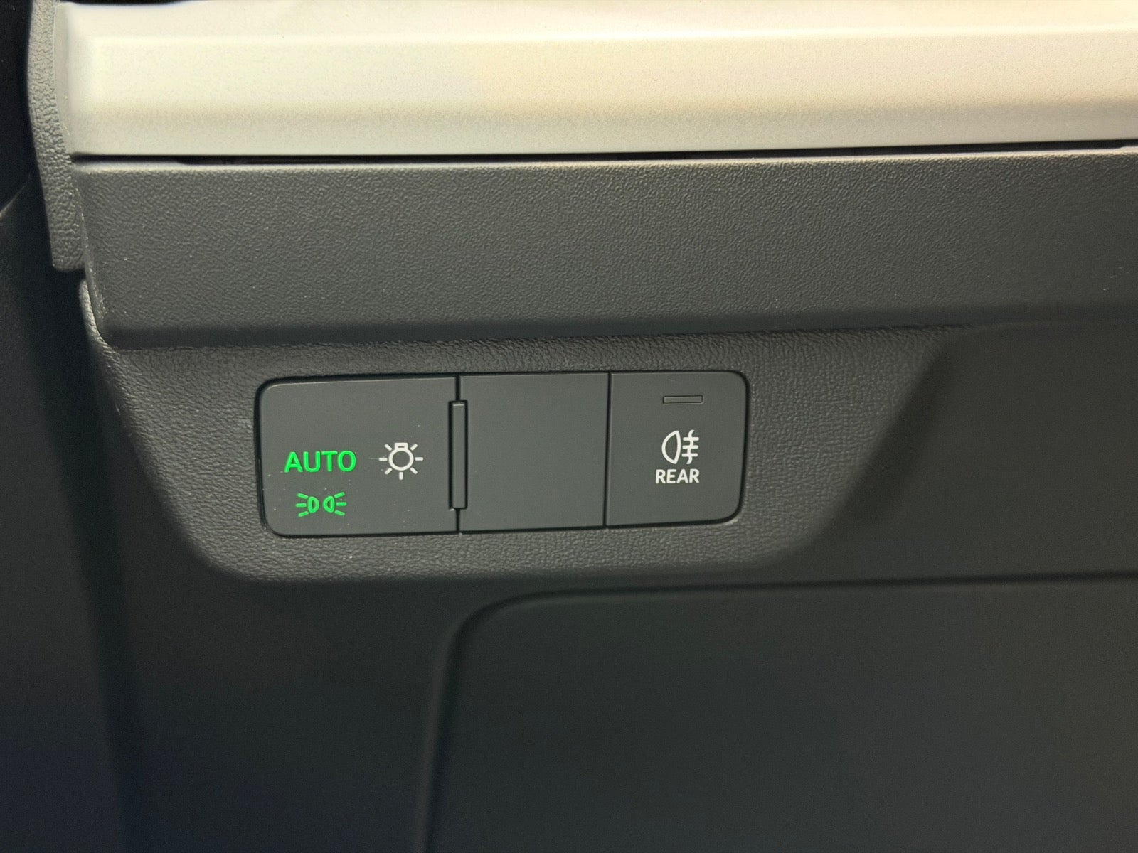 Blå Audi Q4 e-tron fra 2023