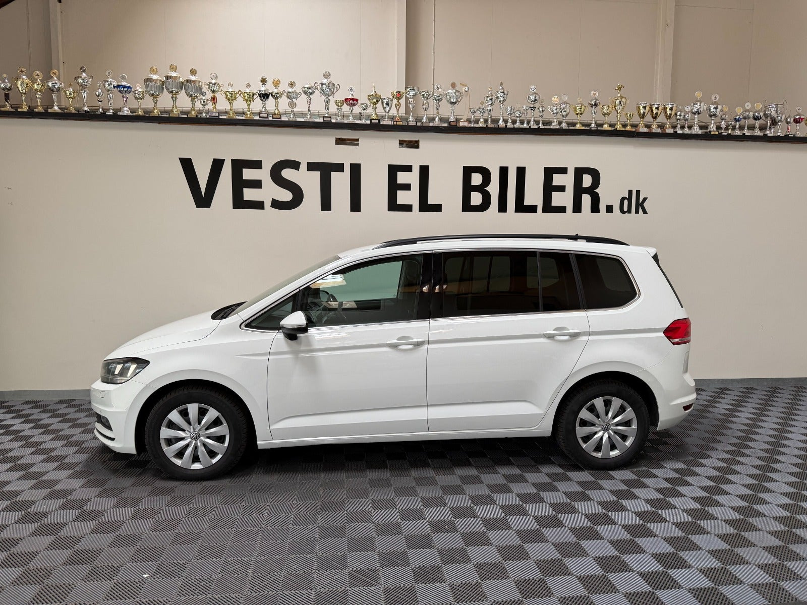 Hvid VW Touran fra 2020