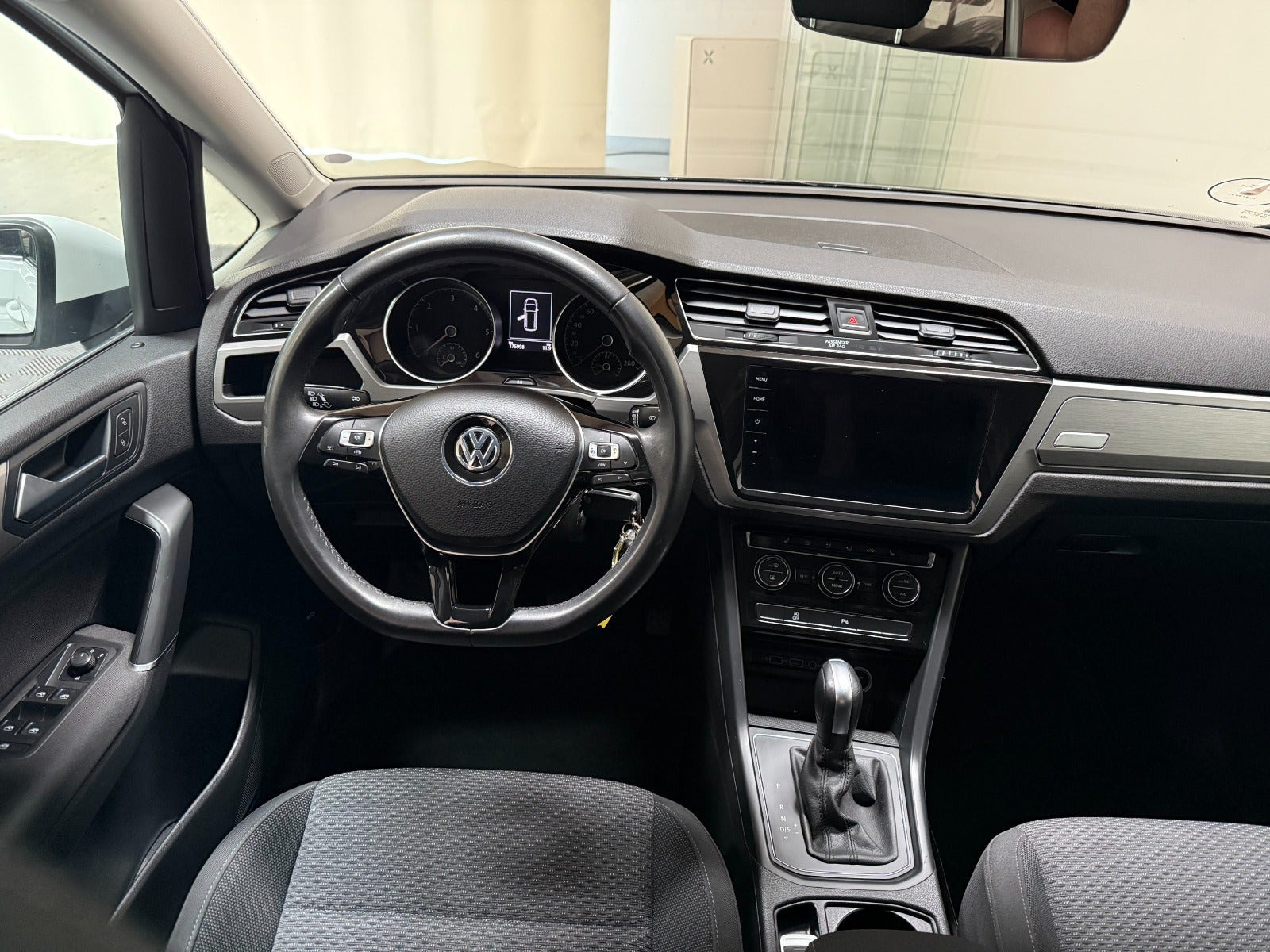 Hvid VW Touran fra 2020