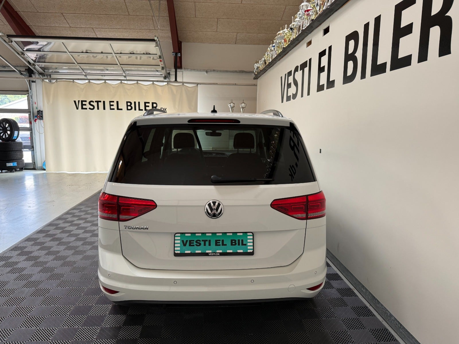 Hvid VW Touran fra 2020
