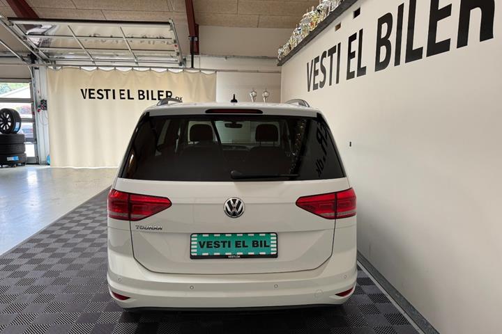 Hvid VW Touran fra 2020