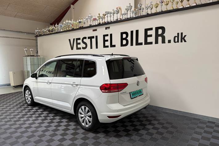 Hvid VW Touran fra 2020