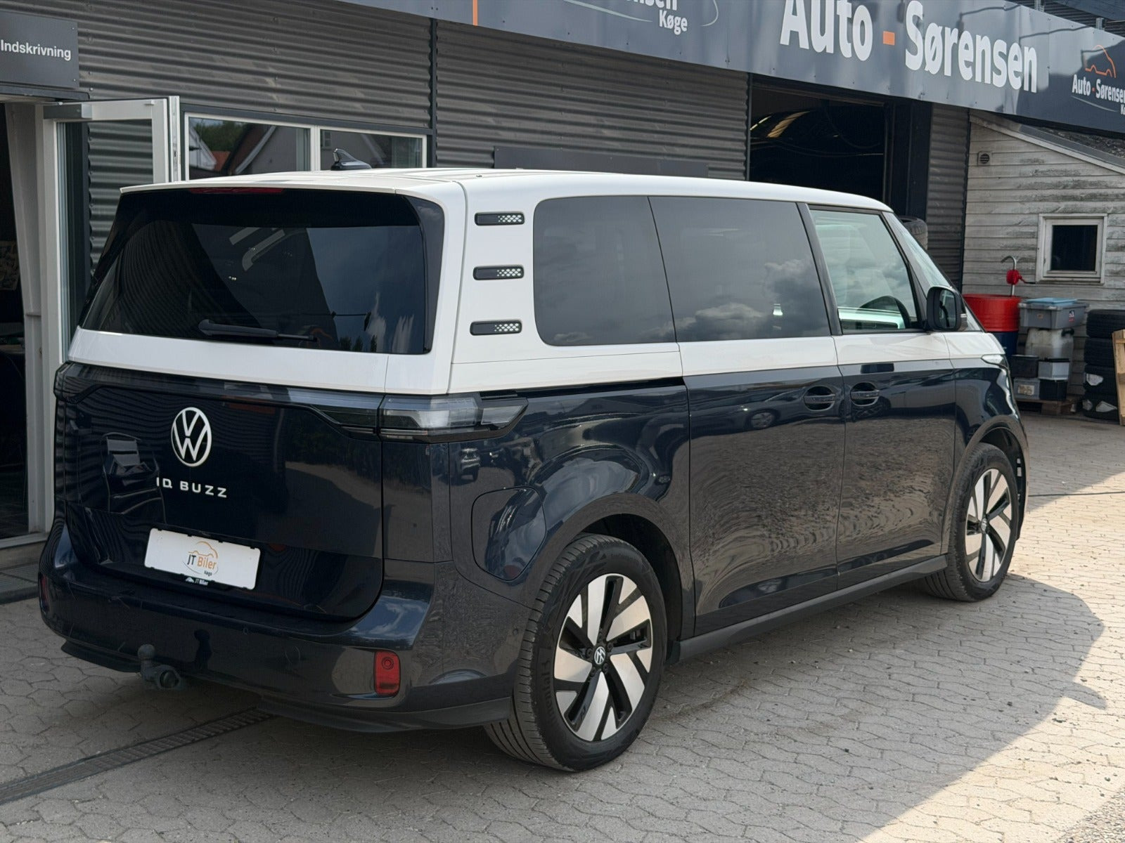 Blå VW ID.Buzz fra 2023