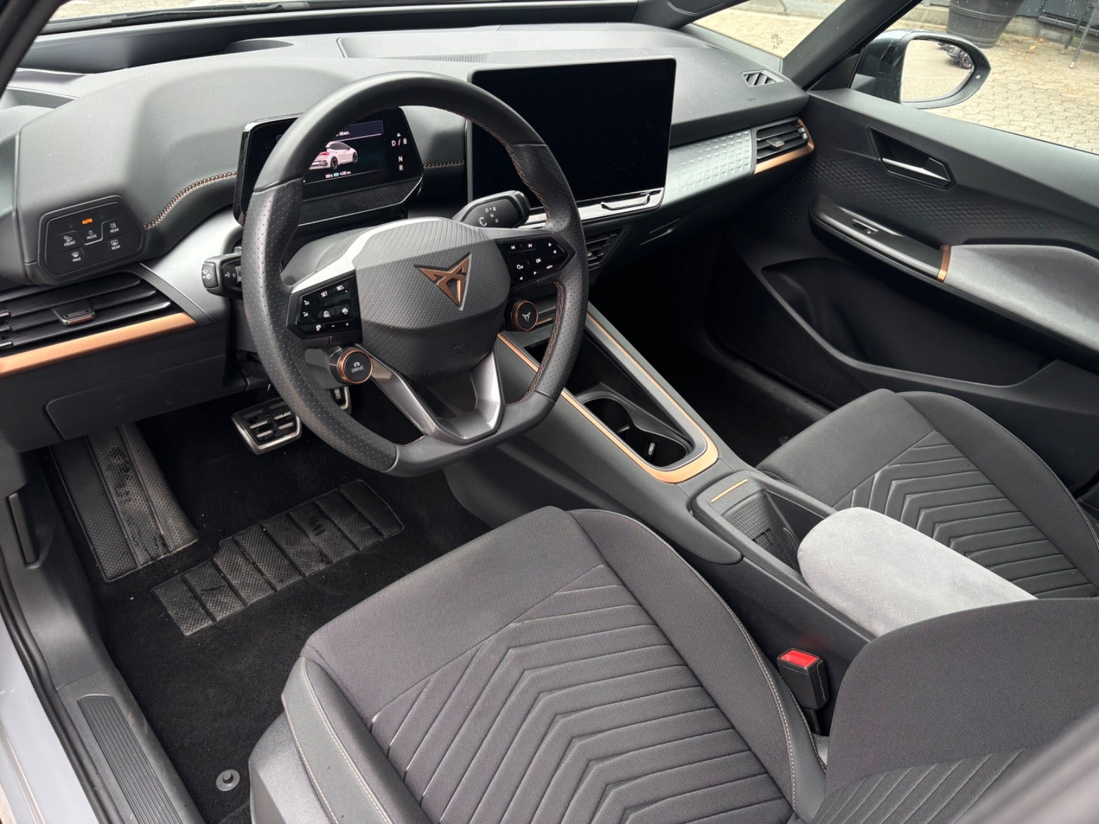 Grå Cupra Born fra 2025