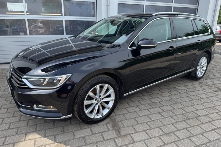 Sort VW Passat fra 2019 set udefra