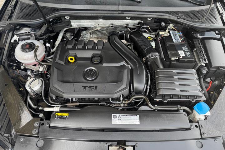 Sort VW Passat fra 2019