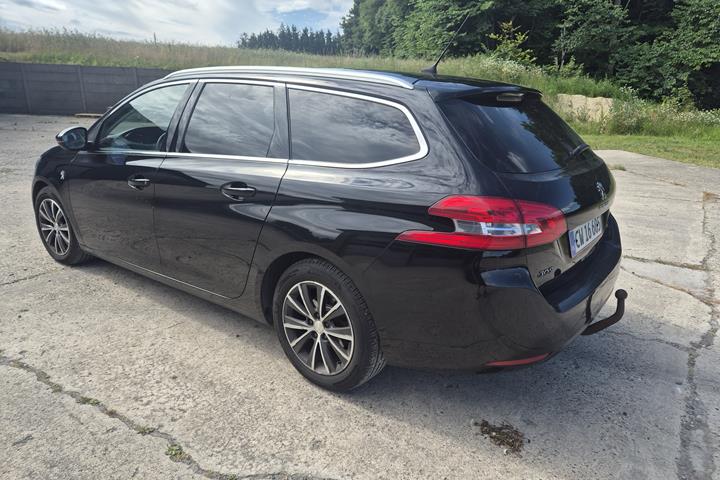 Sort Peugeot 308 fra 2016