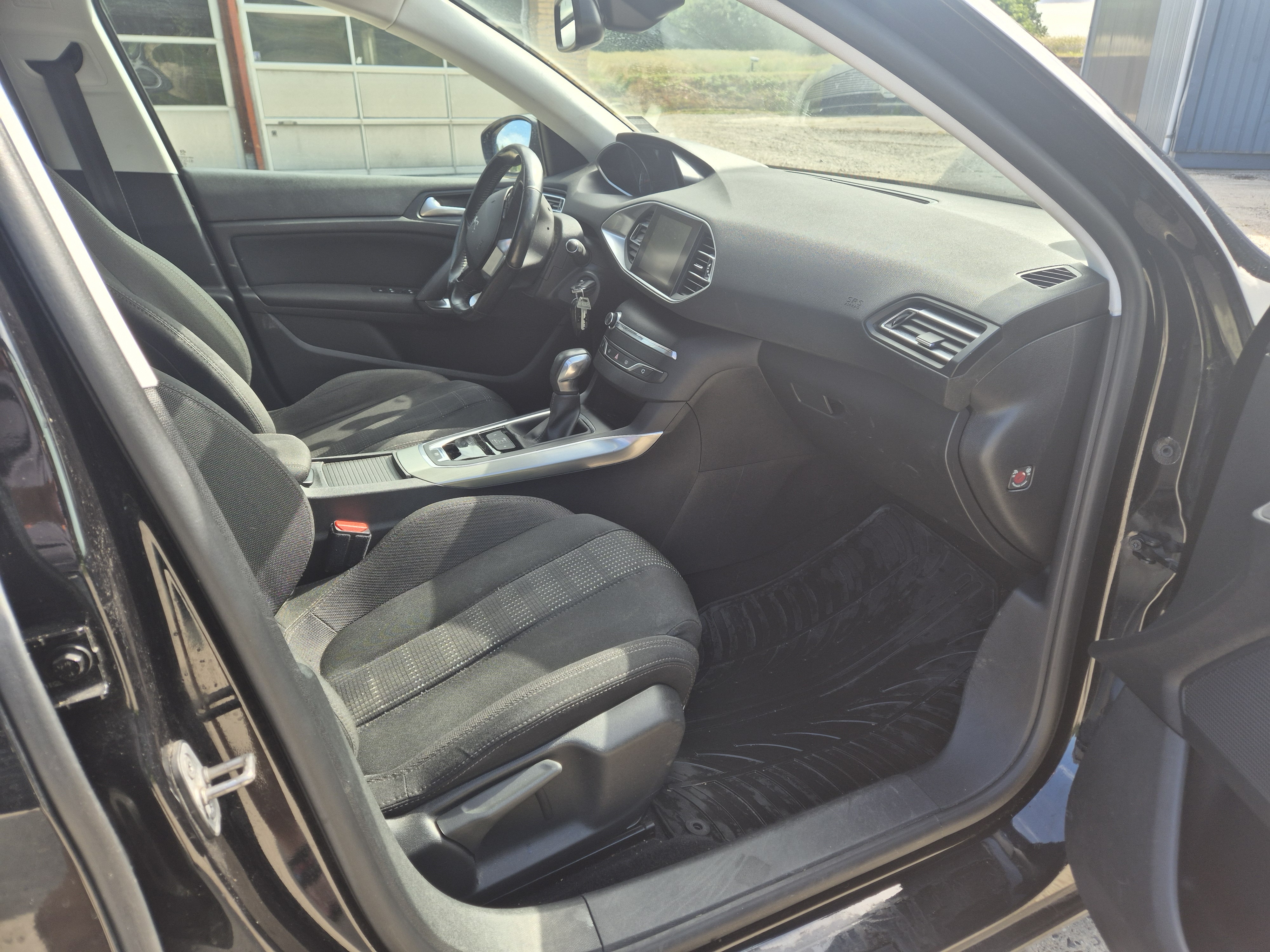 Sort Peugeot 308 fra 2016
