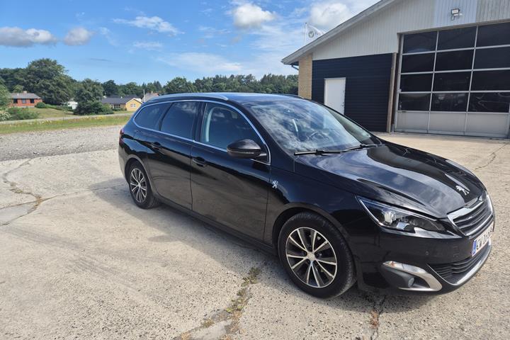 Sort Peugeot 308 fra 2016