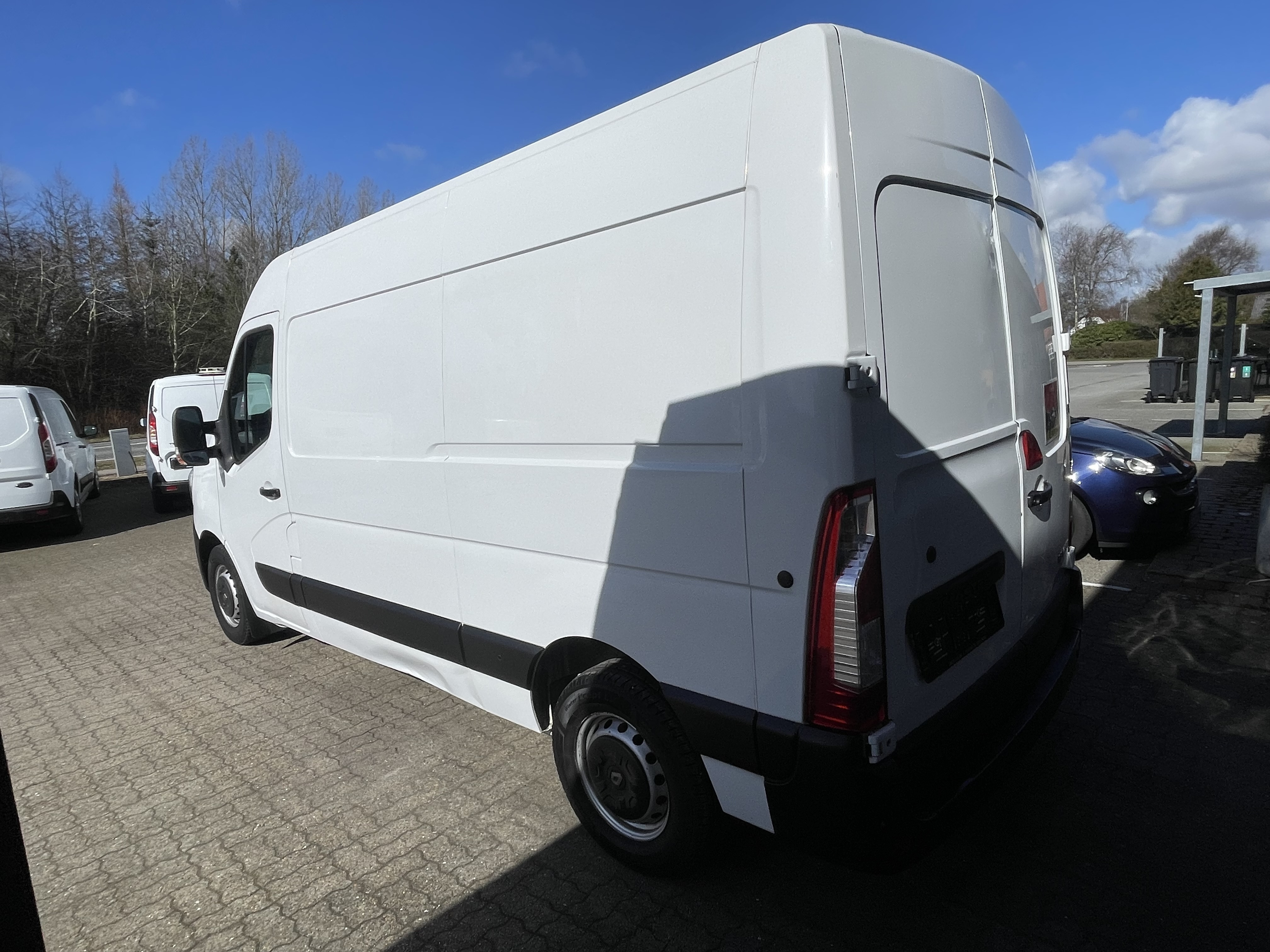 Hvid Renault Master fra 2020