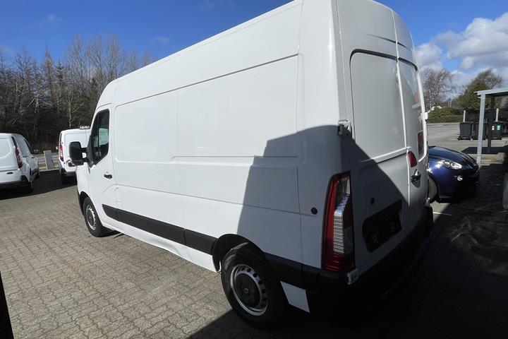 Hvid Renault Master fra 2020
