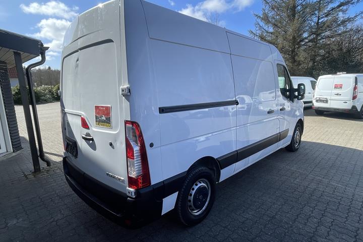 Hvid Renault Master fra 2020