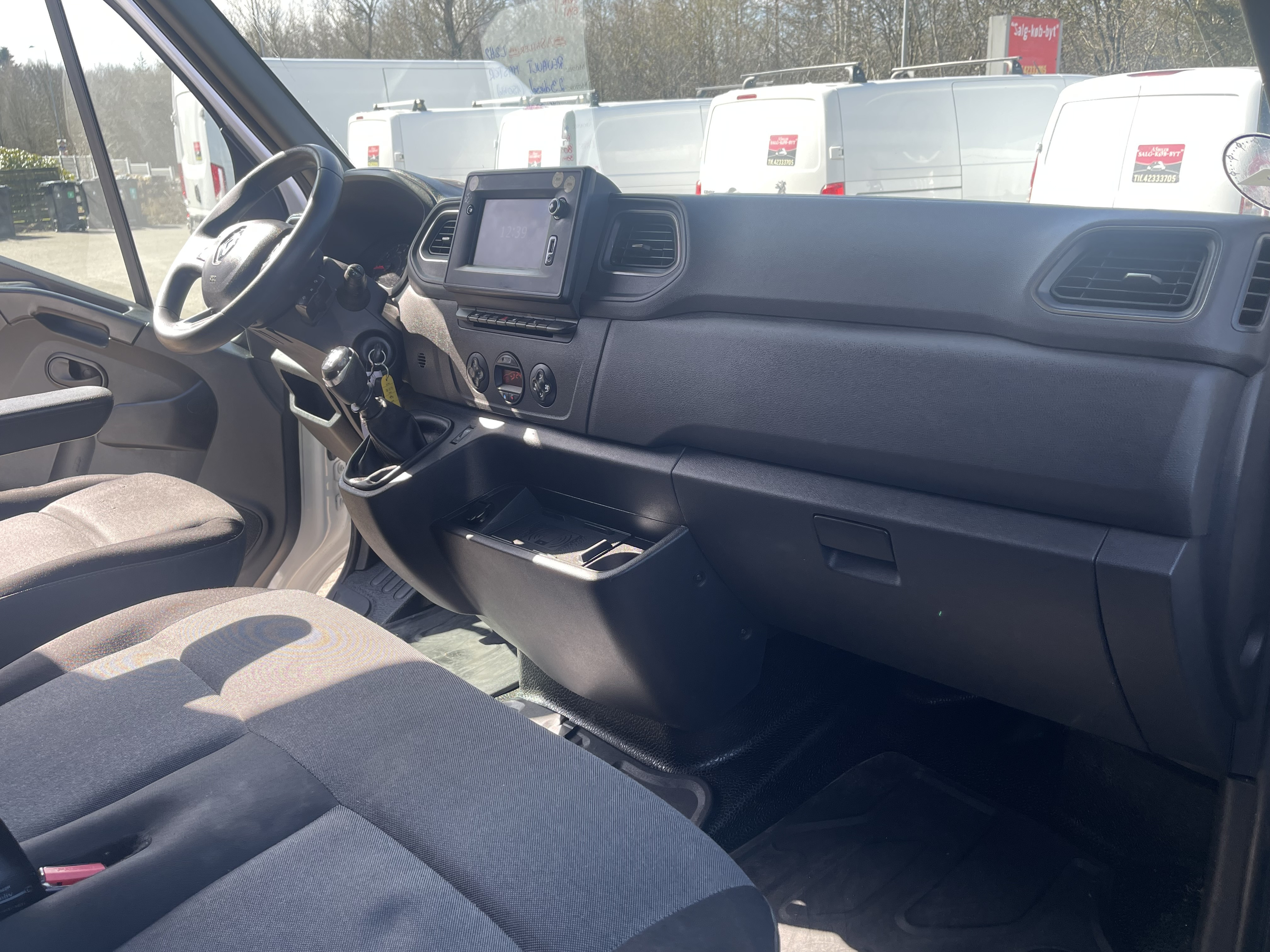 Hvid Renault Master fra 2020