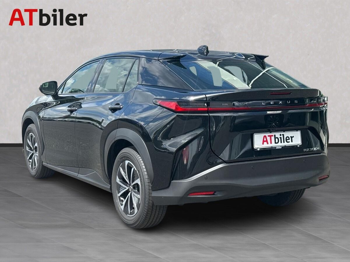 Sort Lexus RZ fra 2025