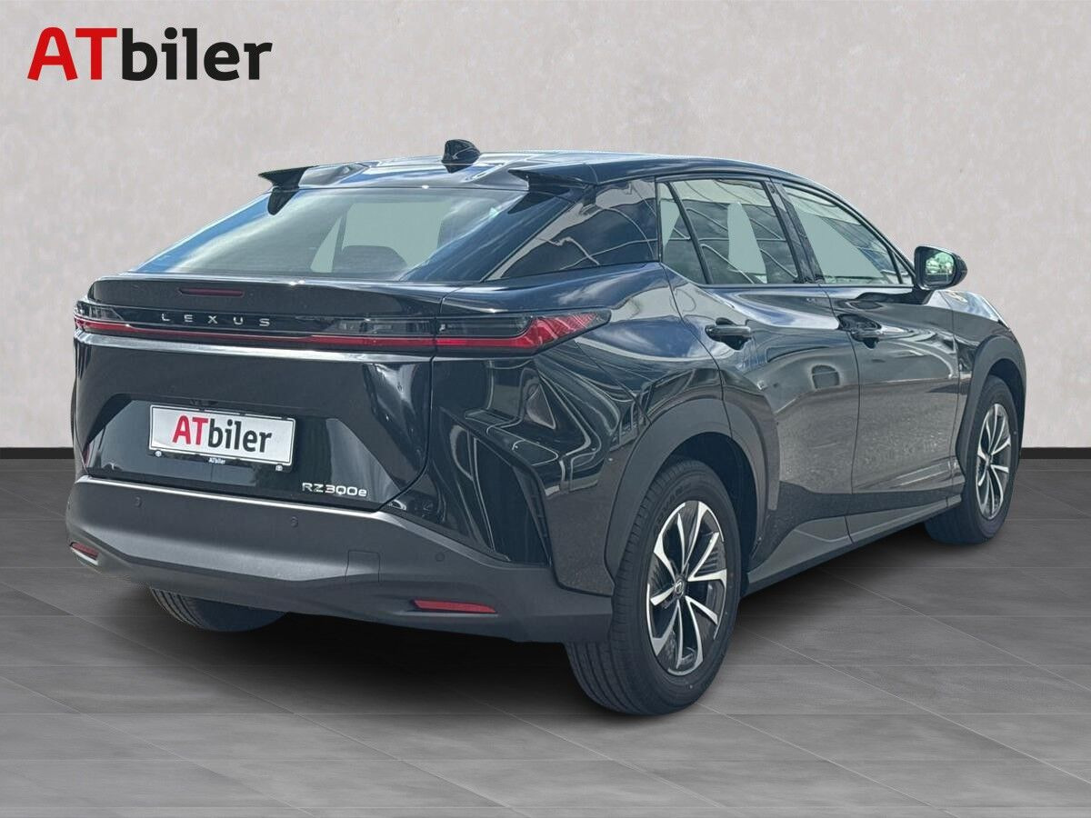 Sort Lexus RZ fra 2025