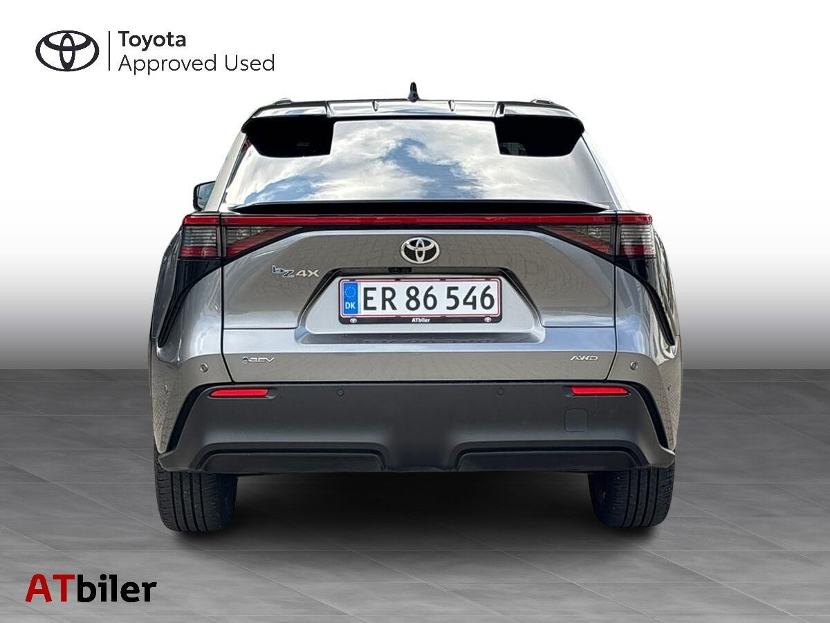 Sort Toyota BZ4X fra 2026